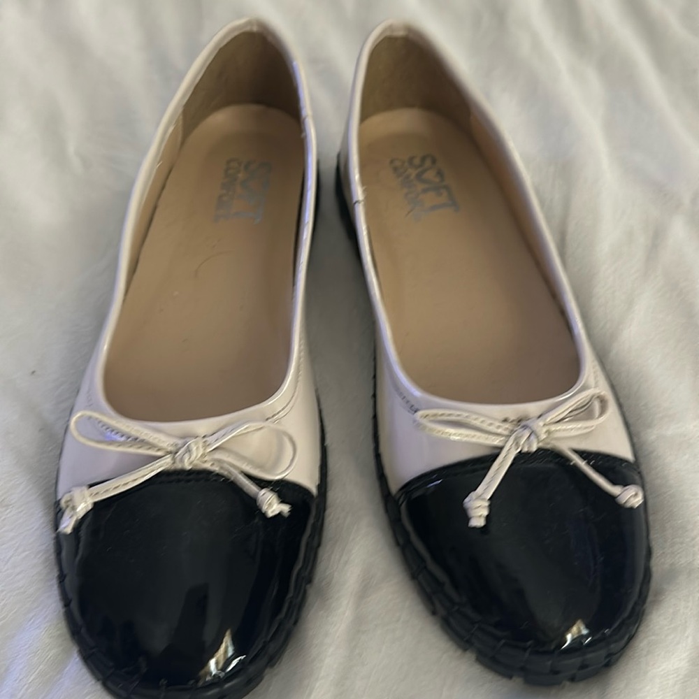 Two tone women’s flats